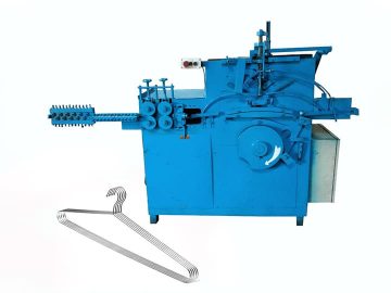 la machine à fabriquer des cintres (2)